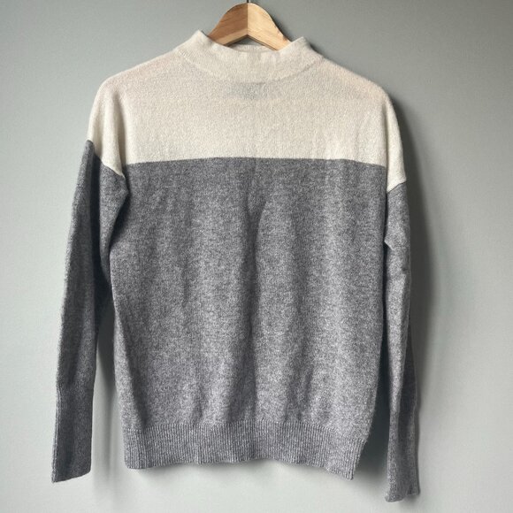 Tahari Casmere high neck collar Sweater in cream and gray - Picture 1 of 5